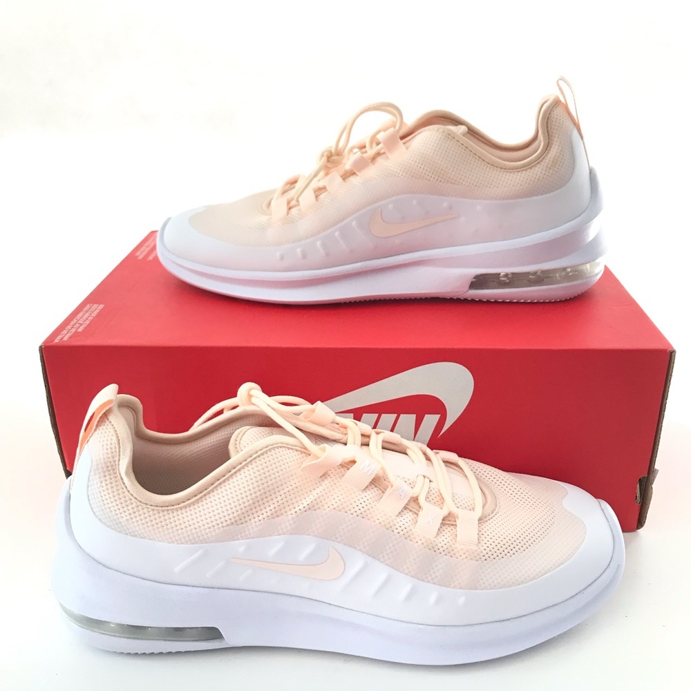 EUC Nike Women Air Max Axis Shoes Size: 11